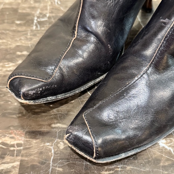 Cydwoq Skate Leather Kitten Heels - Picture 4 of 15